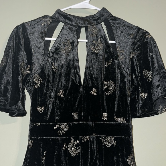 Black Velvet Embroidered Romper XS - Picture 4 of 11